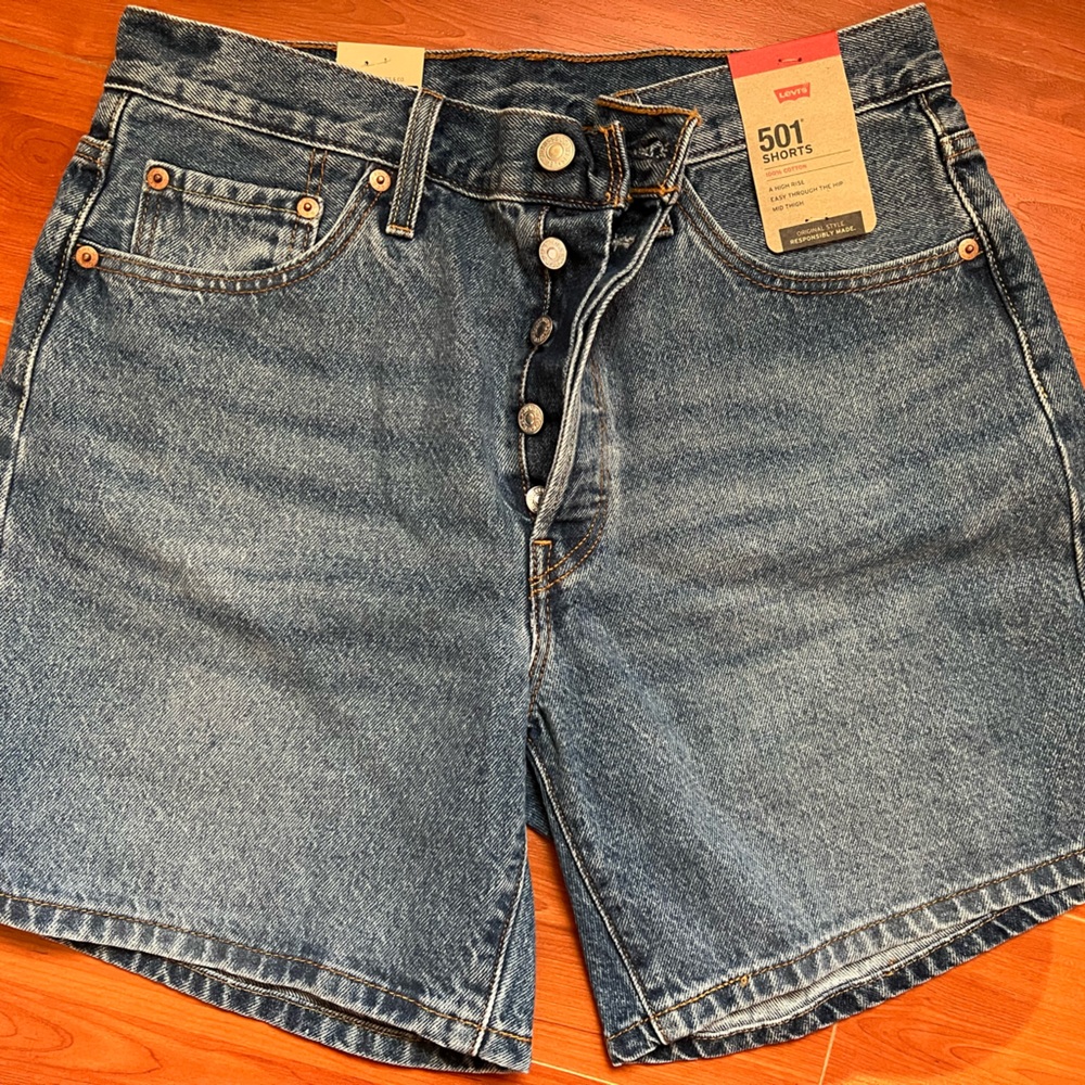 NWT Levi 501 shorts